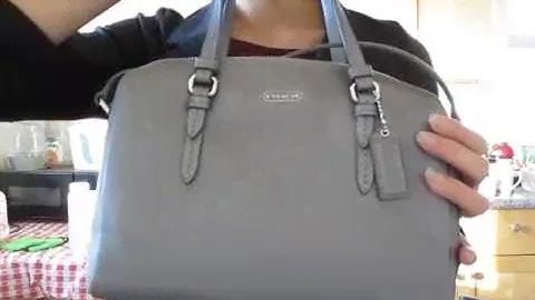 Review กระเป๋า COACH PEYTON BENNETT MINI SATCHEL F50430